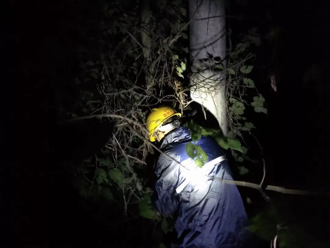 水電分公司開啟夜巡模式，確保電力設(shè)備“不中暑”